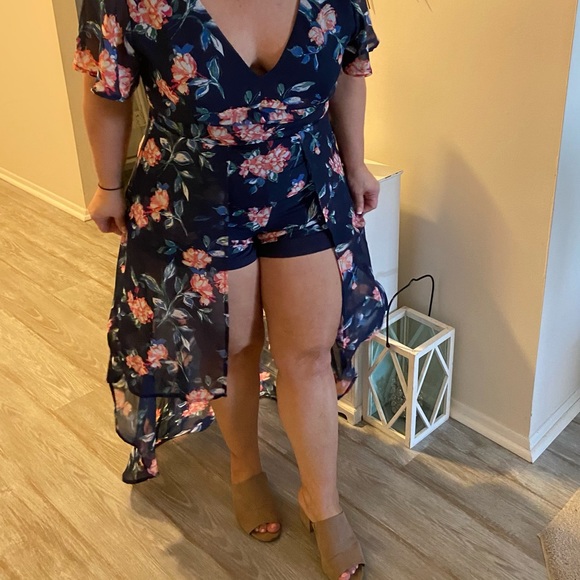 Blue floral long back short front with shorts - Picture 2 of 2